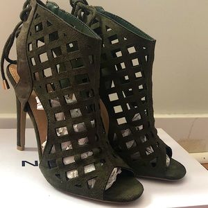 5.5 US . Brand new olive green shoes